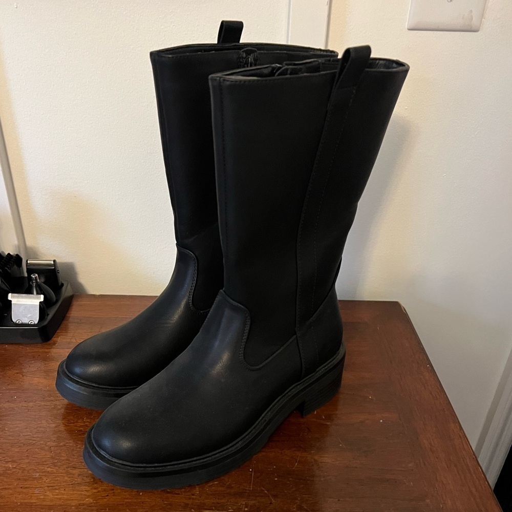Women's Black Mid-Calf Pull-On Boots NWOT size 7.5